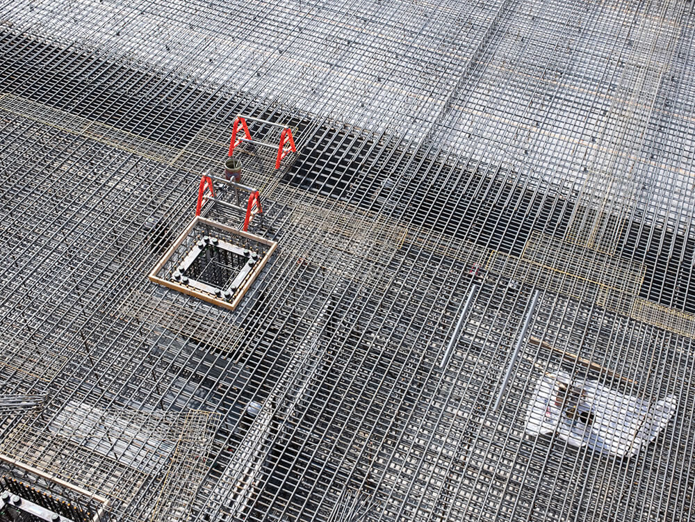 大規模な鉄筋工事(商業施設)画像